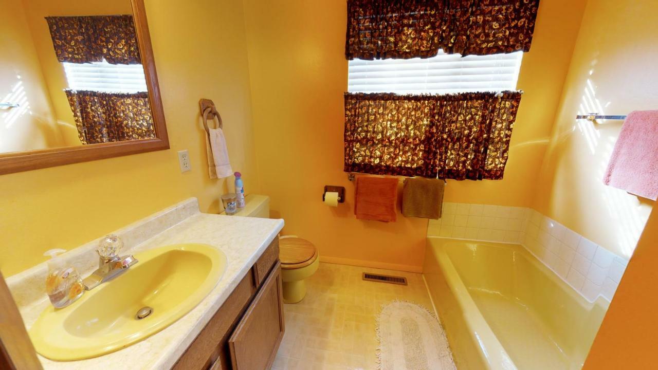 מונטיצ'לו Hideout Ft Abajo 2 Bedroom Cabin, Stunning Views, Secluded! מראה חיצוני תמונה